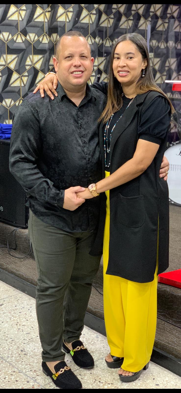 Pastores Heidy Tapia y Alex Encarnacion